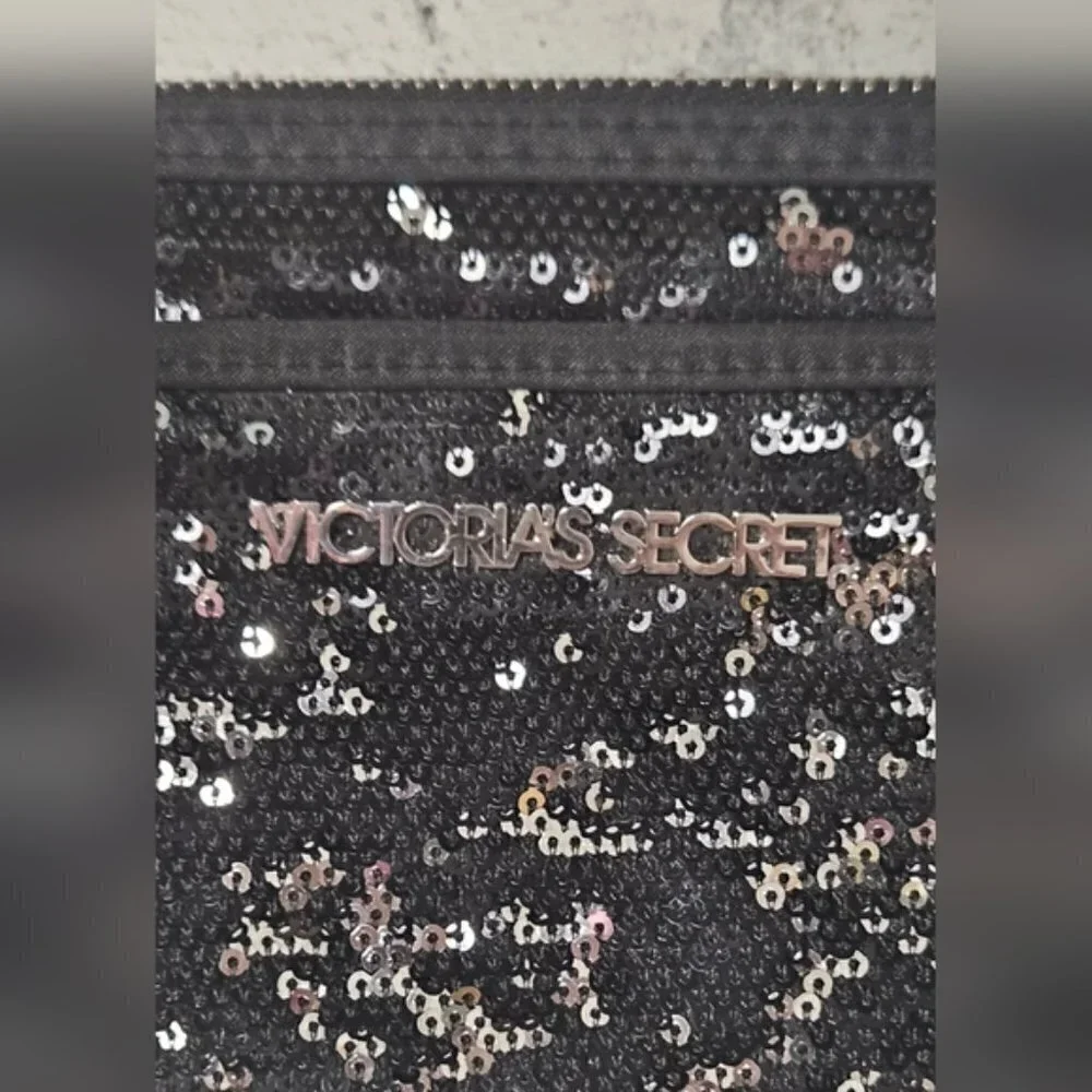 Victoria's Secret - Sparkly sassy elegance zippered black sequin clutch